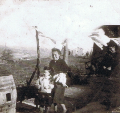 Silvano con la mamma nel 1956 a Filottrano